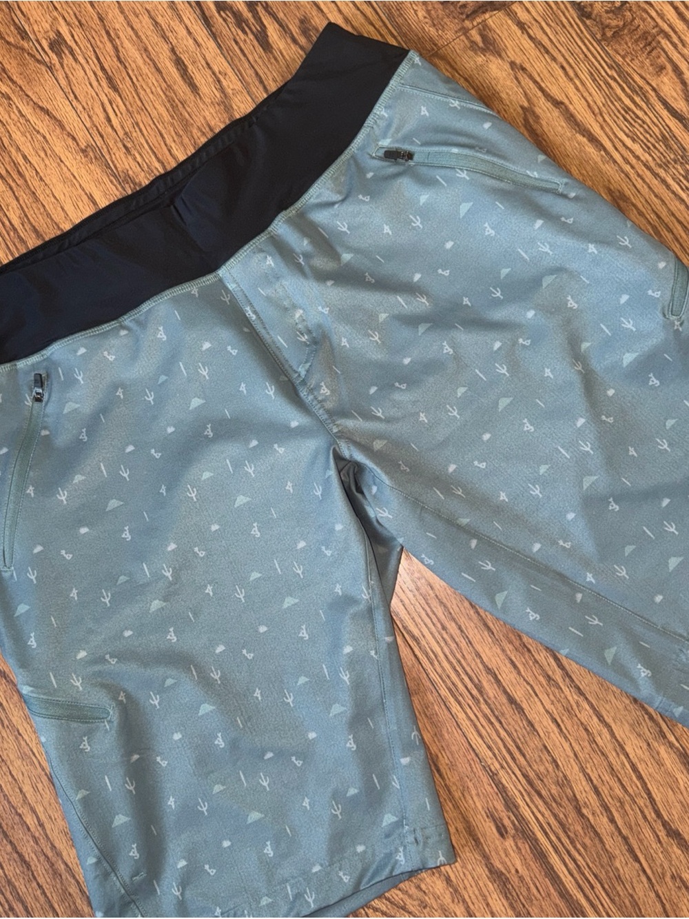 Zoic Womens Bliss Shorts Bike Cycling 12 Inch Size XL Desert Stretch Active NWOT